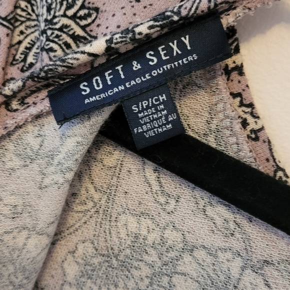 American Eagle Soft&Sexy Paisley Top - Picture 5 of 6